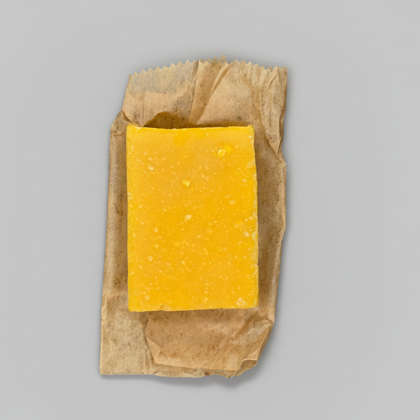 Savon Apicorotte au miel de nos ruches de la Savonnerie du Loup qui Chante (100g)